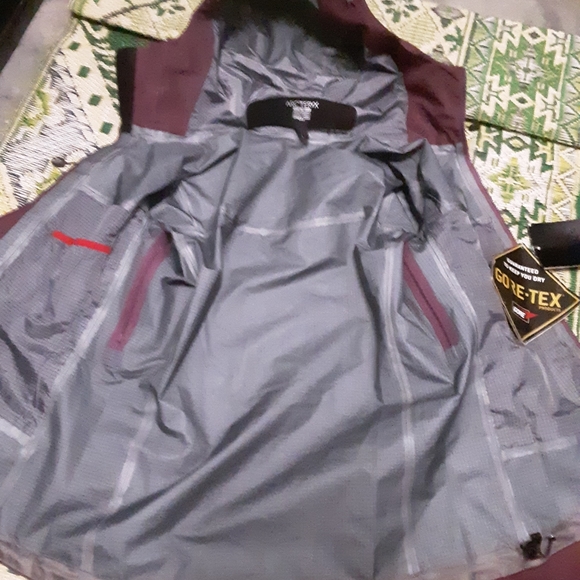 Arc'teryx Alpha SV Jacket - Picture 2 of 5